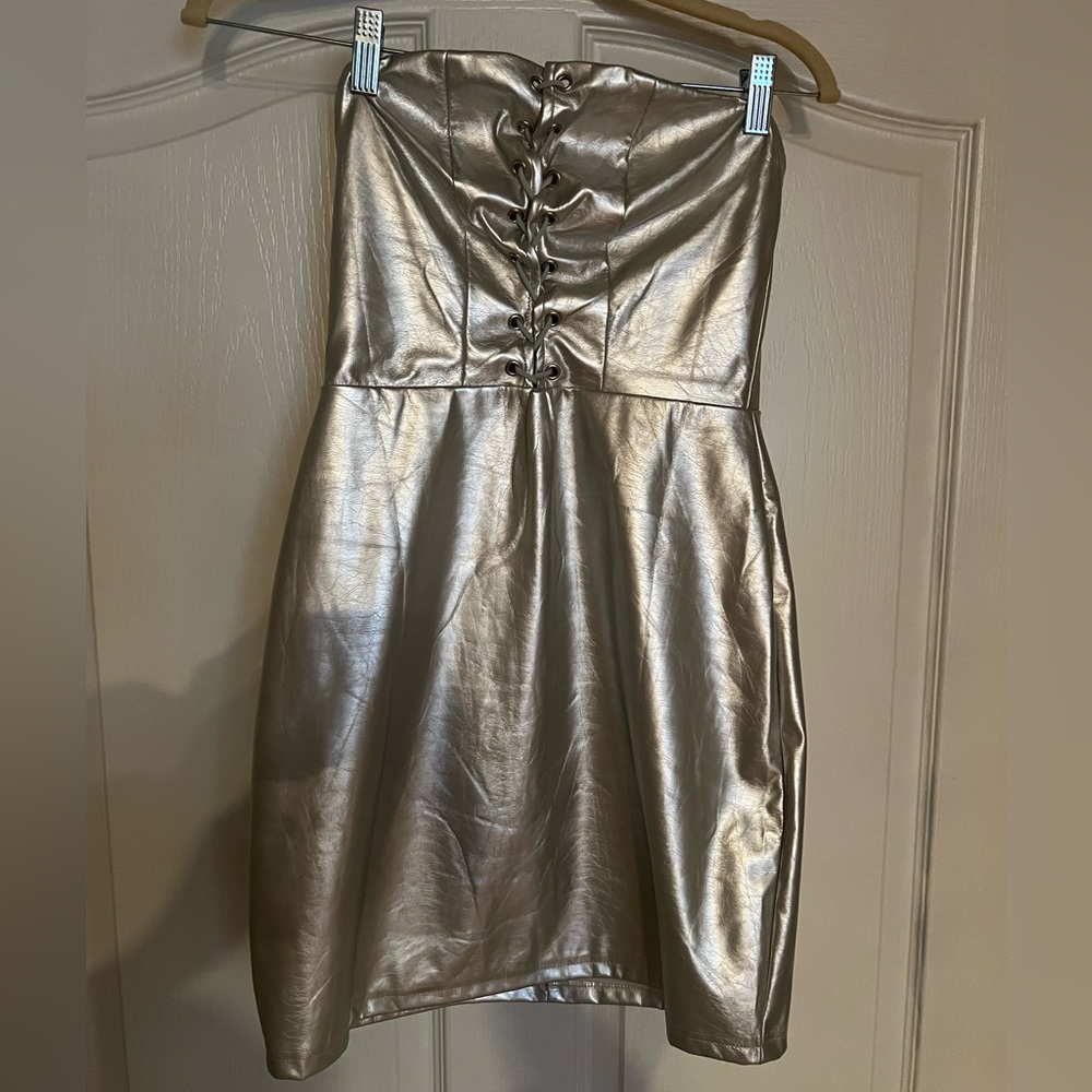 Strapless silver dress with elastic lace up, back zip